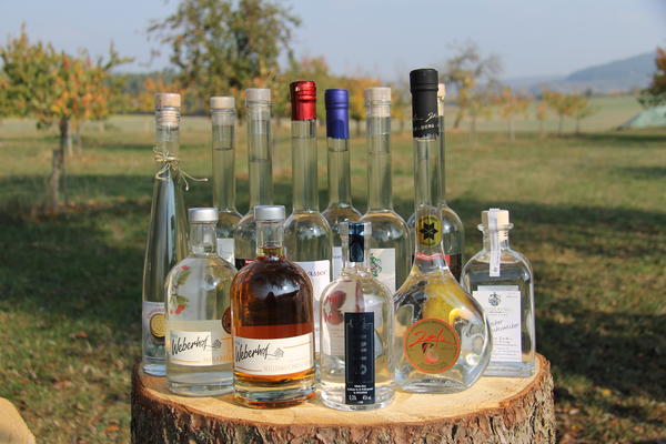 Bild vergrößern: Eine kleine Auswahl Igensdorfer Destillate