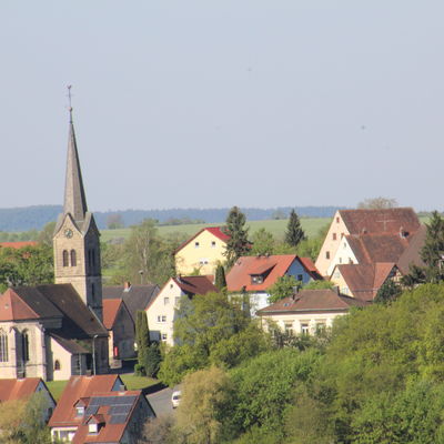 Bild vergrößern: Kirche St. gidius in Stckach mit ehemaligem Pfarrhaus