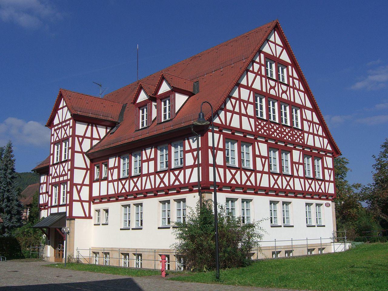 Bild vergrößern: Ansicht Rathaus vom Innenhof