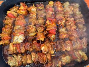 Bild vergr&ouml;&szlig;ern: Schaschlik in der Pfanne